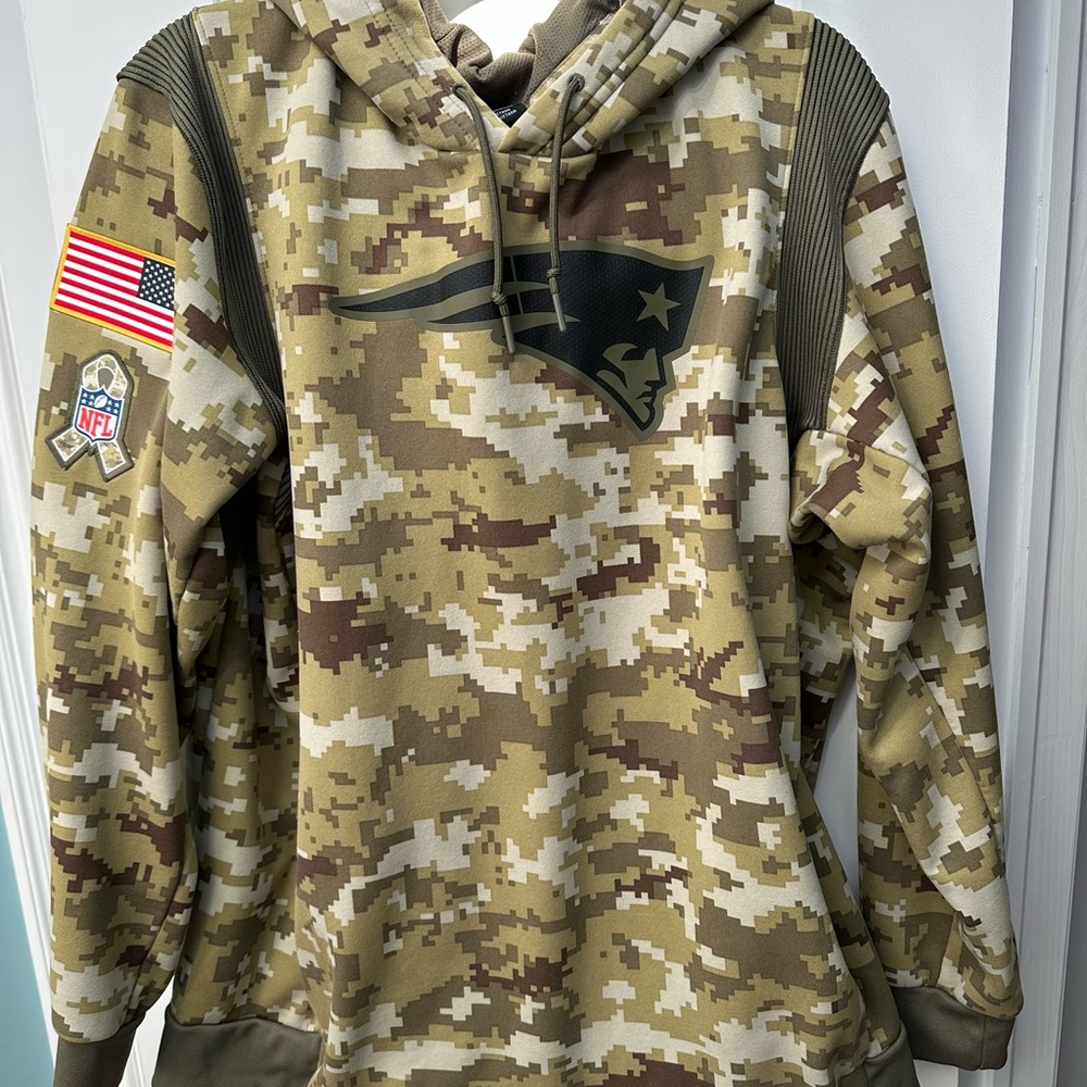Nike New England Patriots size XL Salute To Service Hoodie